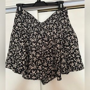 Zara Black and White Floral Skort, Size Large